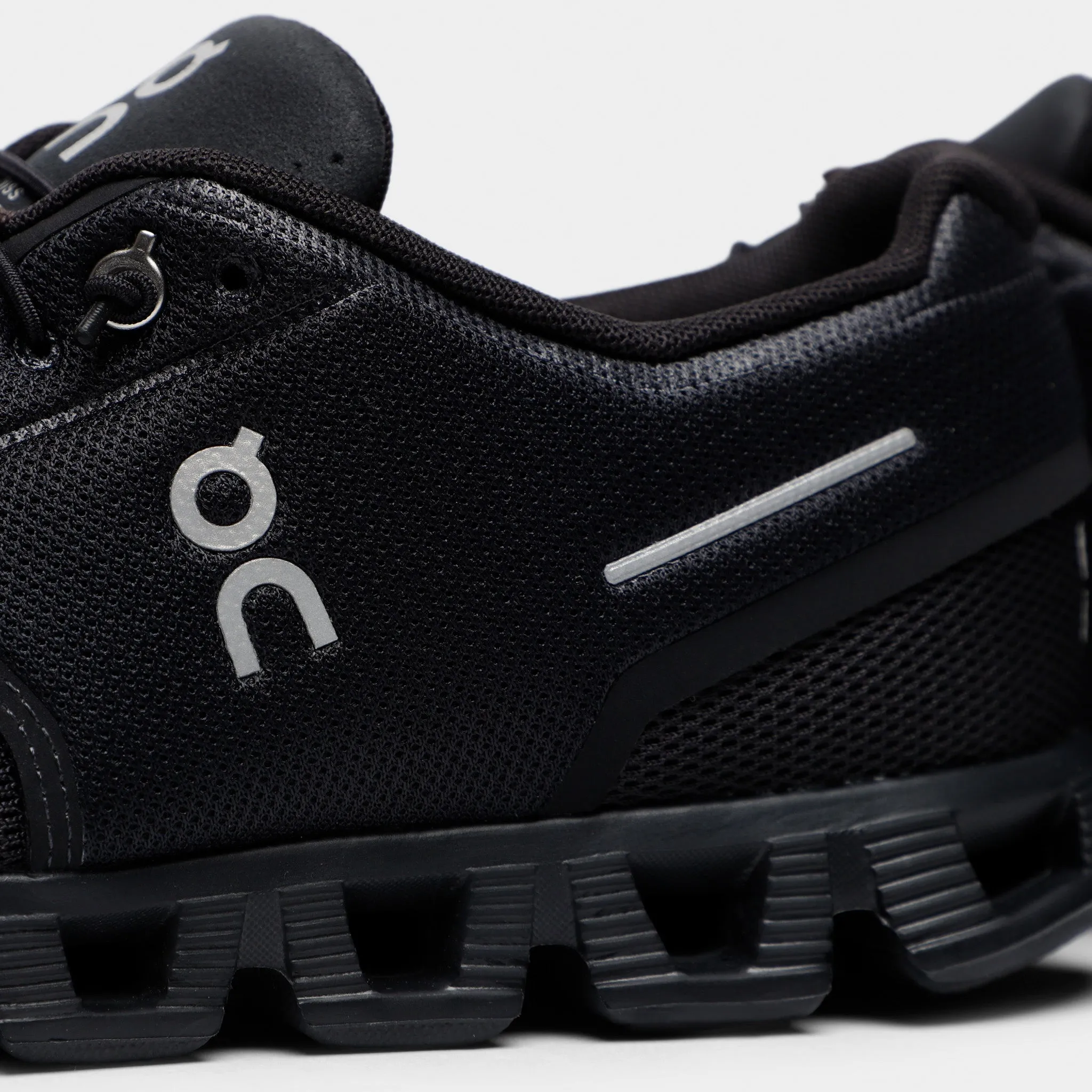 On Cloud 5 / Black